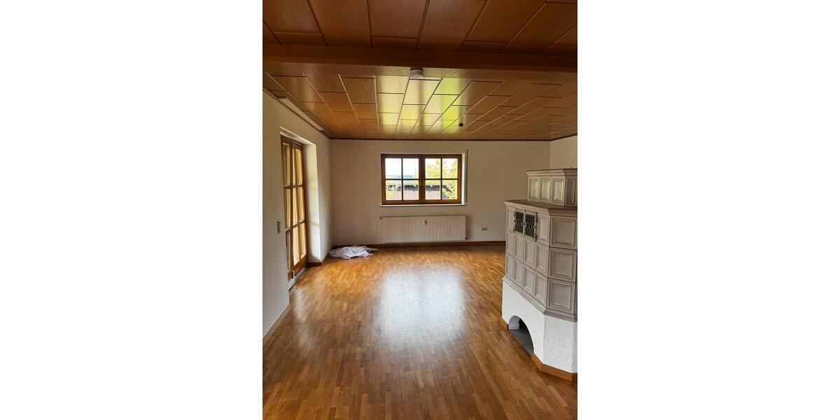 Erdgeschoßwohnung Pommersfelden - 4 Zimmer, 125 m&sup2;, 1.300&euro; | Angebot:27544382